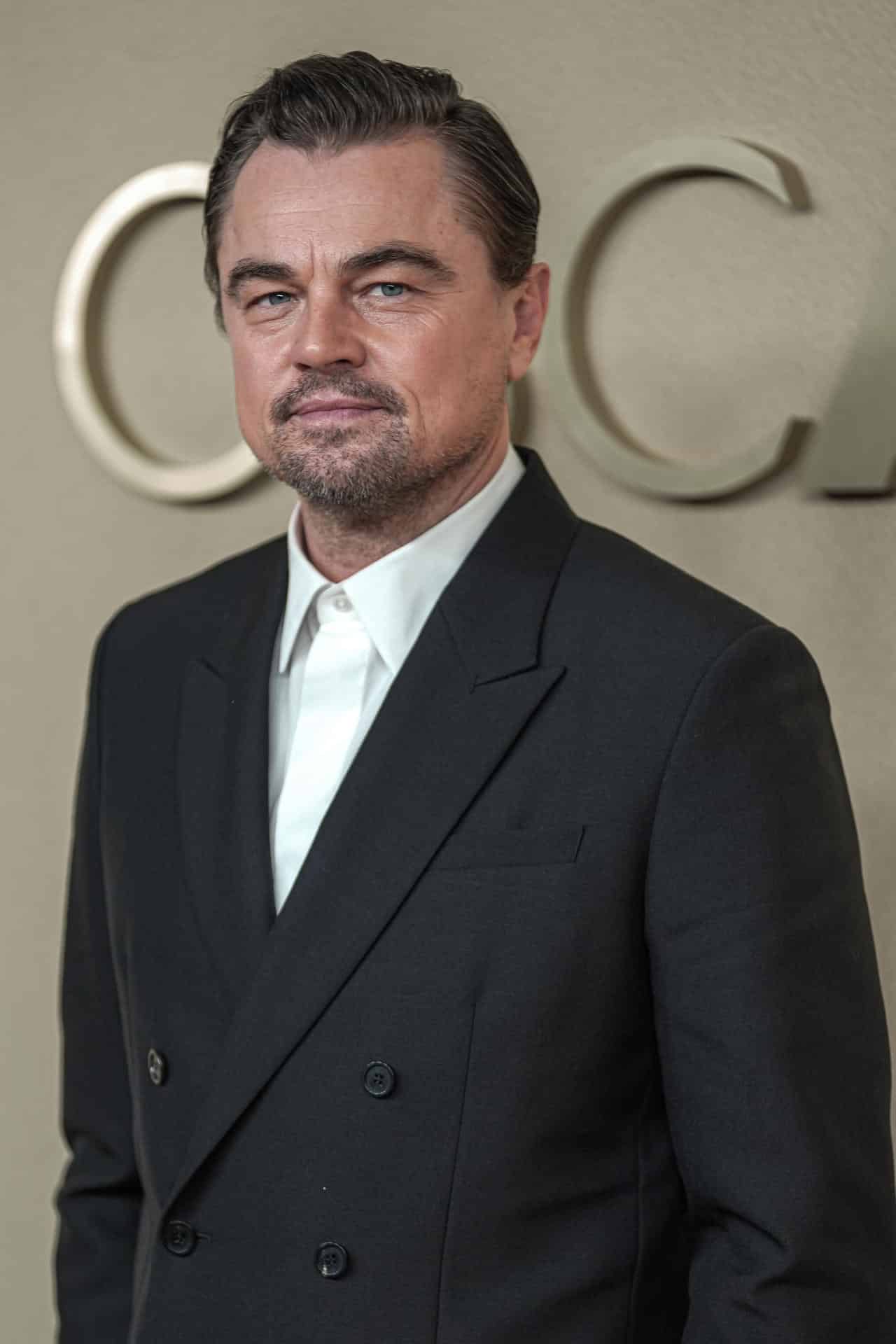 El actor estadounidense Leonardo DiCaprio posa durante la alfombra roja del tradicional almuerzo de los nominados a la 98ª edición de los Óscar este martes, en Los Ángeles (Estados Unidos). EFE/ Omar Alonso