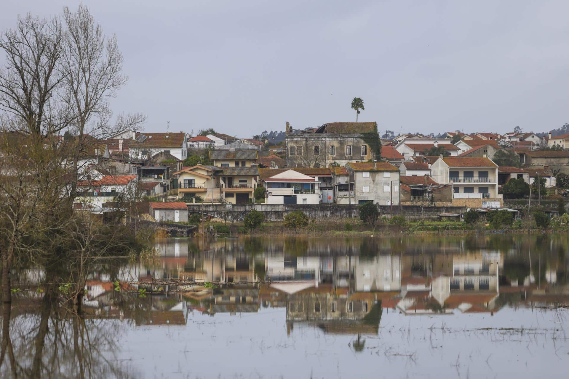 Imagen de inundaciones en Coimbra (Portugal). EFE/EPA/MIGUEL A. LOPES