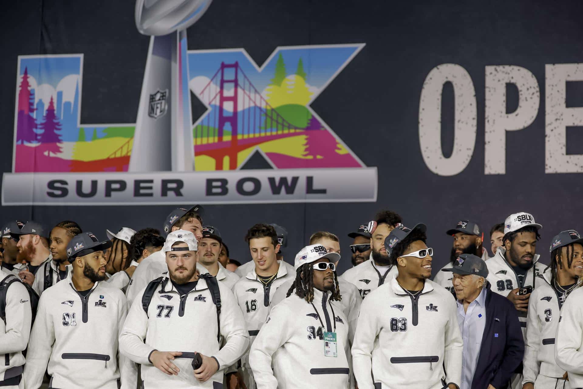 Los Patriots durante el Opening Night del Super Bowl, que les enfrentará a los Seattle Seahawks, este domingo 8. EFE/EPA/JOHN G. MABANGLO