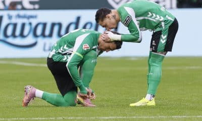 - Los jugadores del Real Betis Deossa y Antony durante el encuentro correspondiente a la jornada 22 de LaLiga EA Sports disputado entre el Real Betis y el Valencia CF en el estadio de La Cartuja en Sevilla. EFE/ José Manuel Vidal