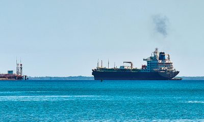 Fotografía que muestra un barco de combustibles en la bahía de Matanzas en La Habana (Cuba). EFE/ STR