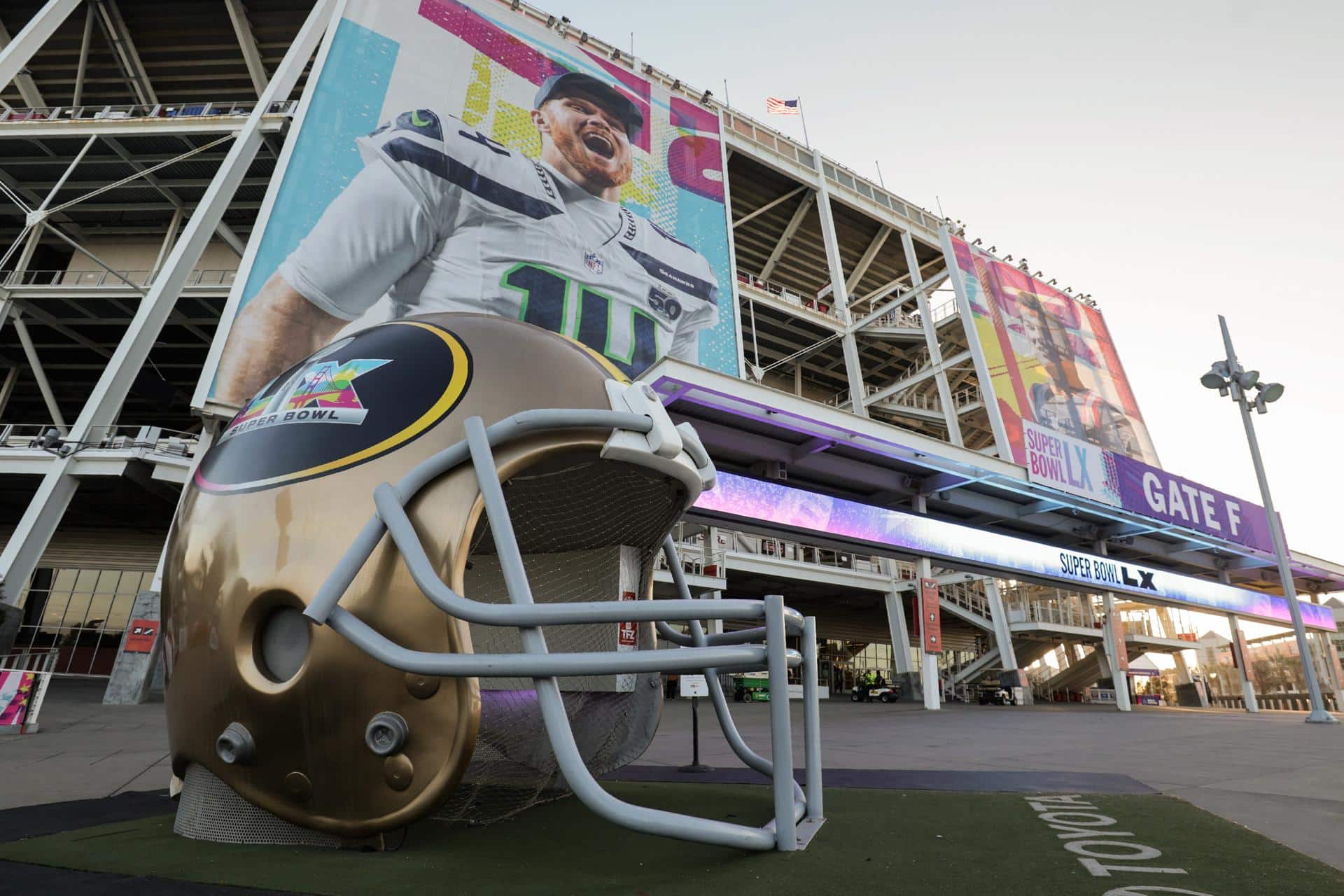 Carteles del Super Bowl LX en el Levi's Stadium en Santa Clara, California, EE.UU. EFE/EPA/CHRIS TORRES