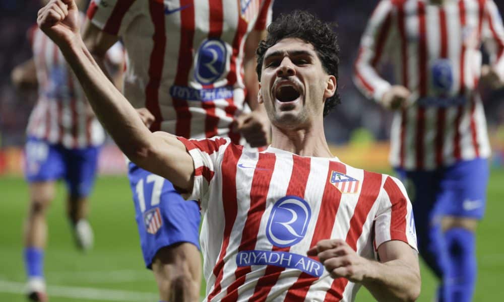 El centrocampista del Atlético de Madrid Johnny Cardoso celebra su gol, segundo de su equipo, durante el partido de vuelta de la fase de acceso a los octavos de Liga de Campeones entre el Atlético de Madrid y el Brujas, este martes en el estadio Riyadh Air Metropolitano en Madrid.- EFE/Juanjo Martín