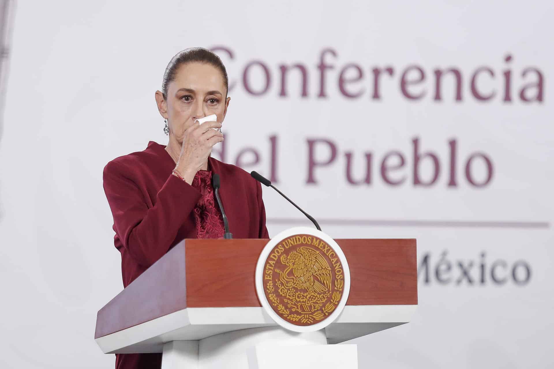 La presidenta de México, Claudia Sheinbaum, reacciona durante una rueda de prensa este jueves en Palacio Nacional de la Ciudad de México (México). EFE/ Isaac Esquivel