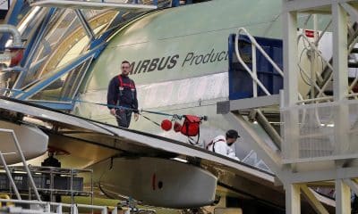 Imagen de archivo de un Airbus A330 en la línea de montaje final de TAP Air Portugal en Colomiers, cerca de Toulouse, Francia. EPA/GUILLAUME HORCAJUELO