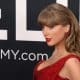 FOTO ARCHIVO. La cantante Taylor Swift posa en la alfombra roja de la 67 ceremonia anual de los premios Grammy en el Crypto.com Arena de Los Ángeles, California (EE.UU.). EFE/Octavio Guzmán