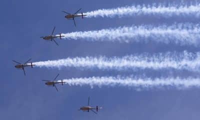 Helicópteros Eurocopter EC120 Colibrí de España, junto a la Escuadrilla Histórica B-45 Mentor de Argentina sobrevuelan durante la conmemoración del centenario de la partida del hidroavión español Plus Ultra para cruzar por primera vez el Atlántico sureste, martes en Buenos Aires (Argentina). EFE/ Juan Ignacio Roncoroni