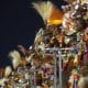 Integrantes del grupo de samba Unidos do Viradouro participan en el sambódromo este martes, durante el segundo día del Carnaval de Río de Janeiro (Brasil). EFE/ Antonio Lacerda