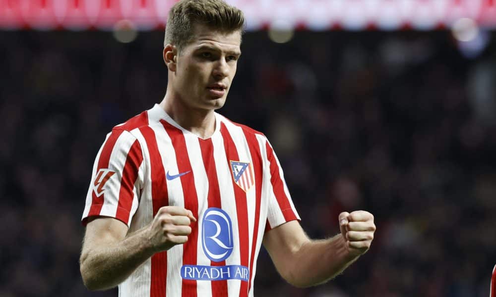El delantero del Atlético de Madrid Alexander Sørloth celebra tras anotar el cuarto gol del equipo durante el partido de la jornada 25 de LaLiga que Atlético de Madrid y RCD Espanyol disputaron en el Metropolitano. EFE/ Chema Moya