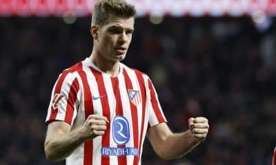 El delantero del Atlético de Madrid Alexander Sørloth celebra tras anotar el cuarto gol del equipo durante el partido de la jornada 25 de LaLiga que Atlético de Madrid y RCD Espanyol disputaron en el Metropolitano. EFE/ Chema Moya
