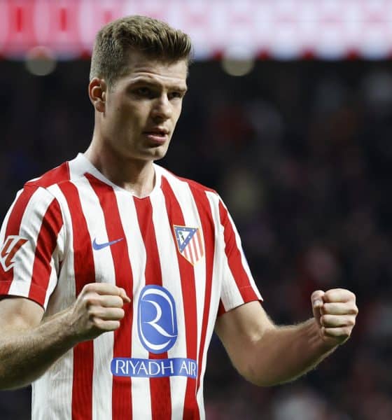 El delantero del Atlético de Madrid Alexander Sørloth celebra tras anotar el cuarto gol del equipo durante el partido de la jornada 25 de LaLiga que Atlético de Madrid y RCD Espanyol disputaron en el Metropolitano. EFE/ Chema Moya