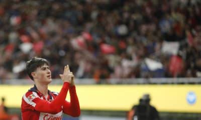 Armando González de Guadalajara celebra un gol el sábado, en un partido de la Liga MX entre Guadalajara y América disputado en el Estadio Akron, en Guadalajara (México). EFE/ Francisco Guasco