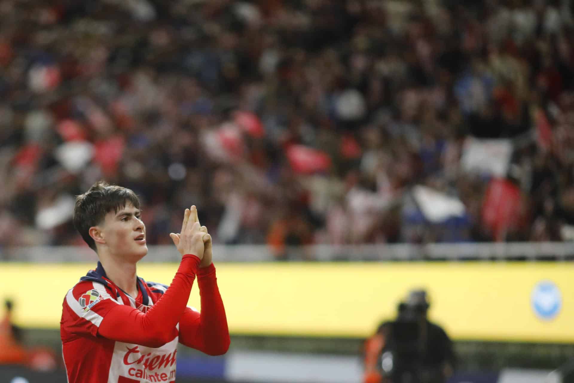 Armando González de Guadalajara celebra un gol el sábado, en un partido de la Liga MX entre Guadalajara y América disputado en el Estadio Akron, en Guadalajara (México). EFE/ Francisco Guasco
