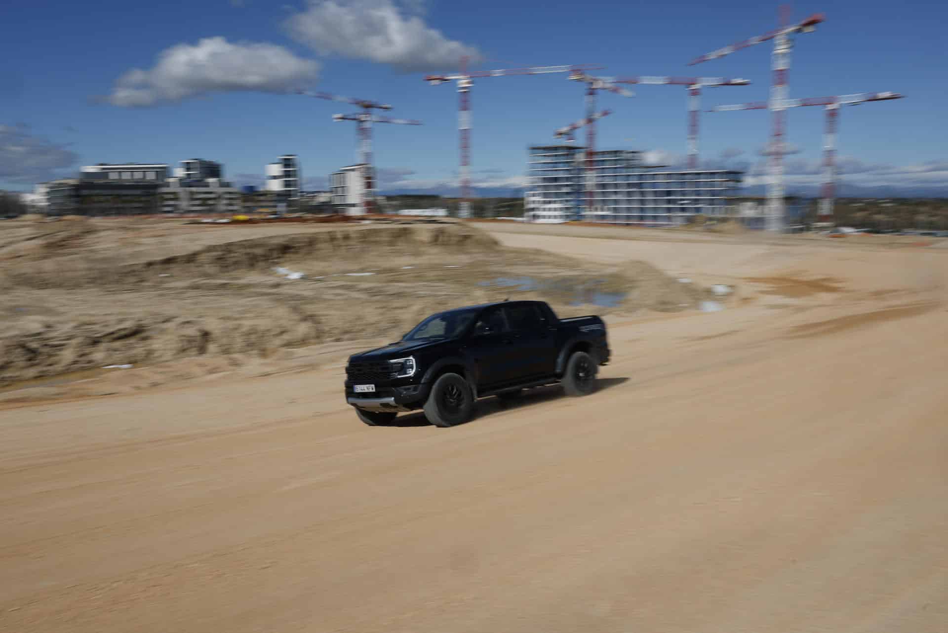 Vista de las obras de construcción del MadRing, el circuito que en septiembre albergará el Gran Premio de España de Fórmula Uno, este martes. EFE/ J.J. Guillén