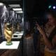 Una mujer toma una fotografía a una réplica de la Copa Mundo de la FIFA este viernes en el Museo Conmebol en Luque (Paraguay). EFE/ Juan Pablo Pino