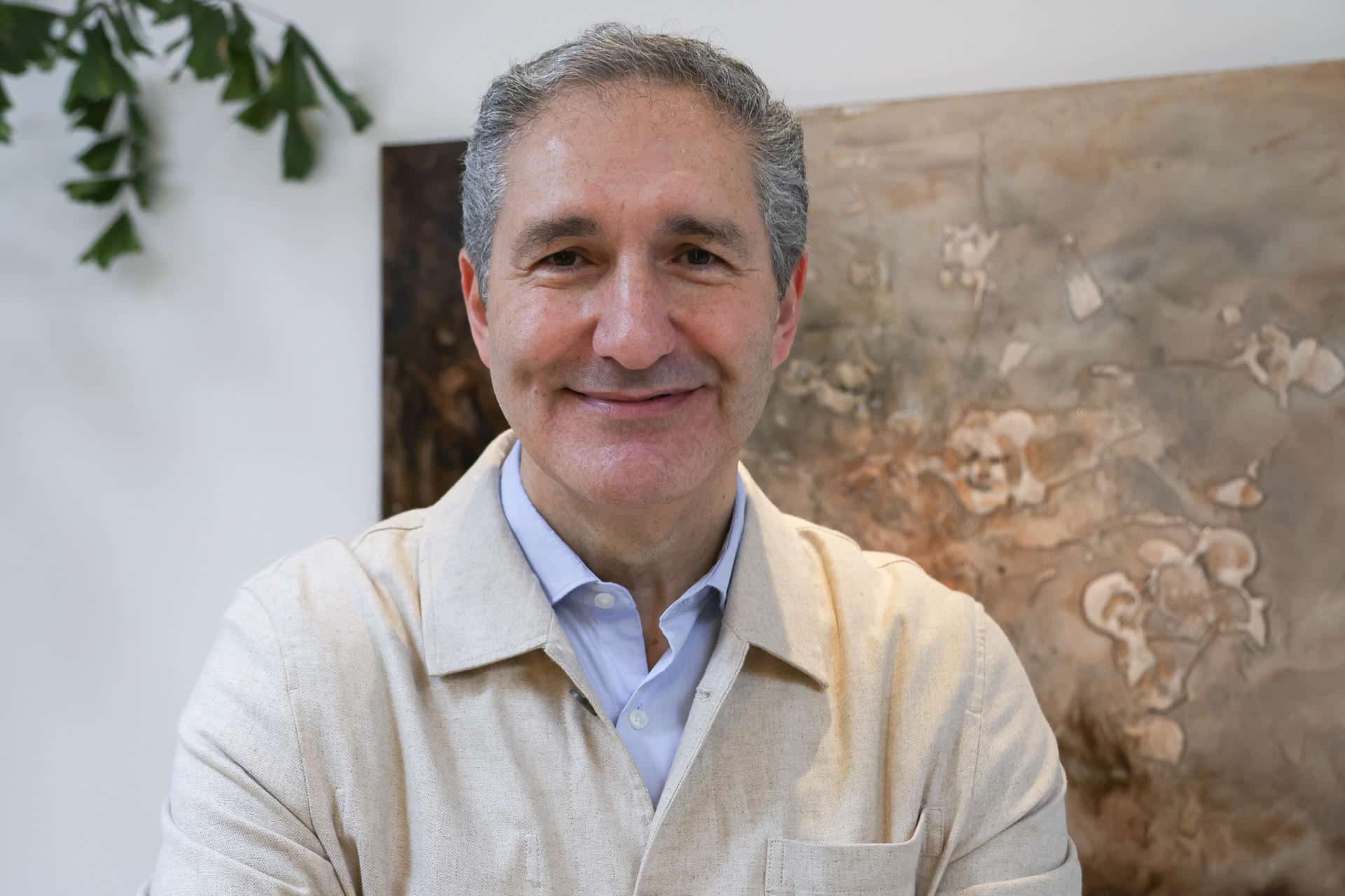 El eurodiputado español José Cepeda posa durante una entrevista con EFE en Ciudad de Guatemala (Guatemala). EFE/ Mariano Macz