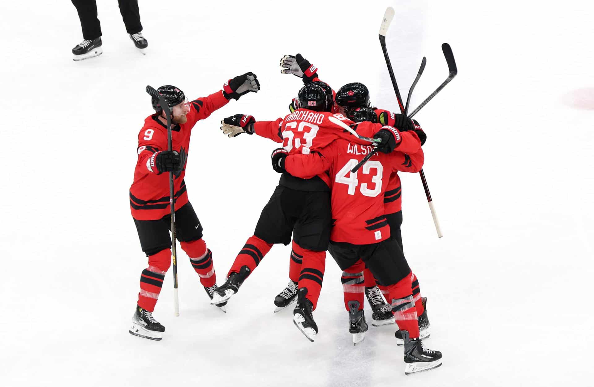Los jugadores de Canadá celebran un gol. EFE/EPA/FAZRY ISMAIL