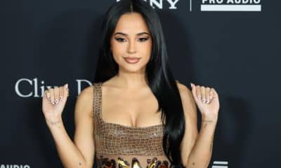 La cantante estadounidense Becky G posa durante la alfombra roja de la pre-gala de los Grammy este sábado, en el hotel Beverly Hilton de Los Ángeles (EE.UU.). EFE/ Octavio Guzmán
