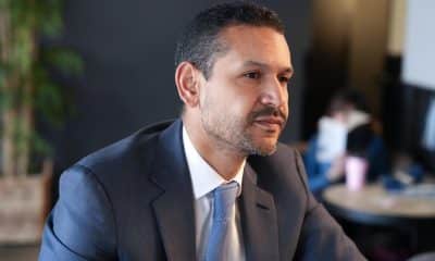 El candidato independiente en las presidenciales de Colombia Daniel Palacios habla durante una entrevista con EFE este martes, en Washington (Estados Unidos). EFE/ Octavio Guzmán