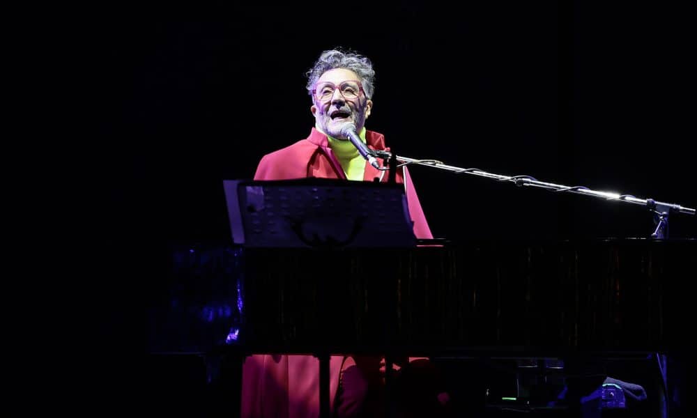 Foto del pasado 18 de enero del cantante argentino Fito Páez en concierto en la Plaza de la Constitución, en Ciudad de México (México). EFE/ José Méndez