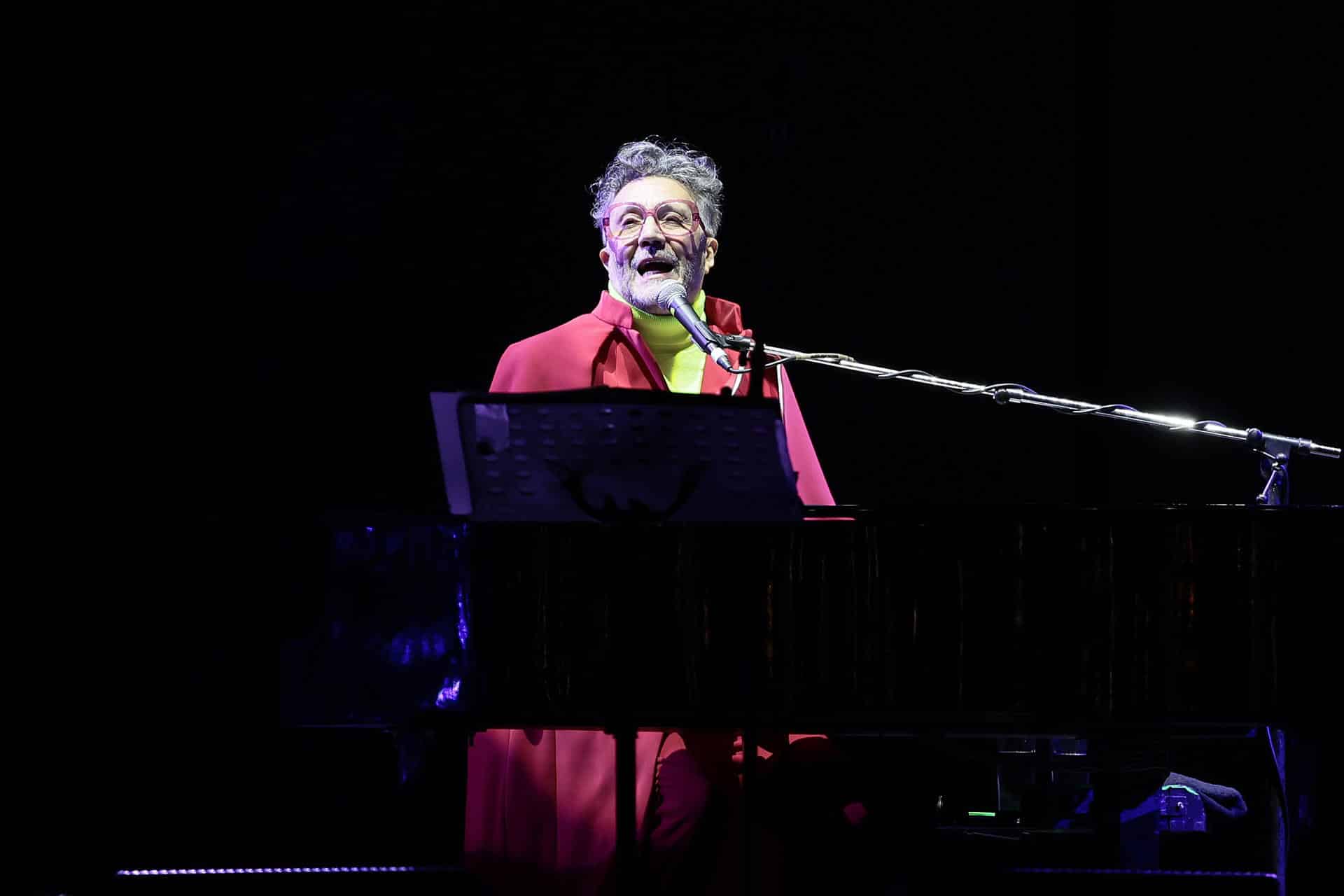 Foto del pasado 18 de enero del cantante argentino Fito Páez en concierto en la Plaza de la Constitución, en Ciudad de México (México). EFE/ José Méndez