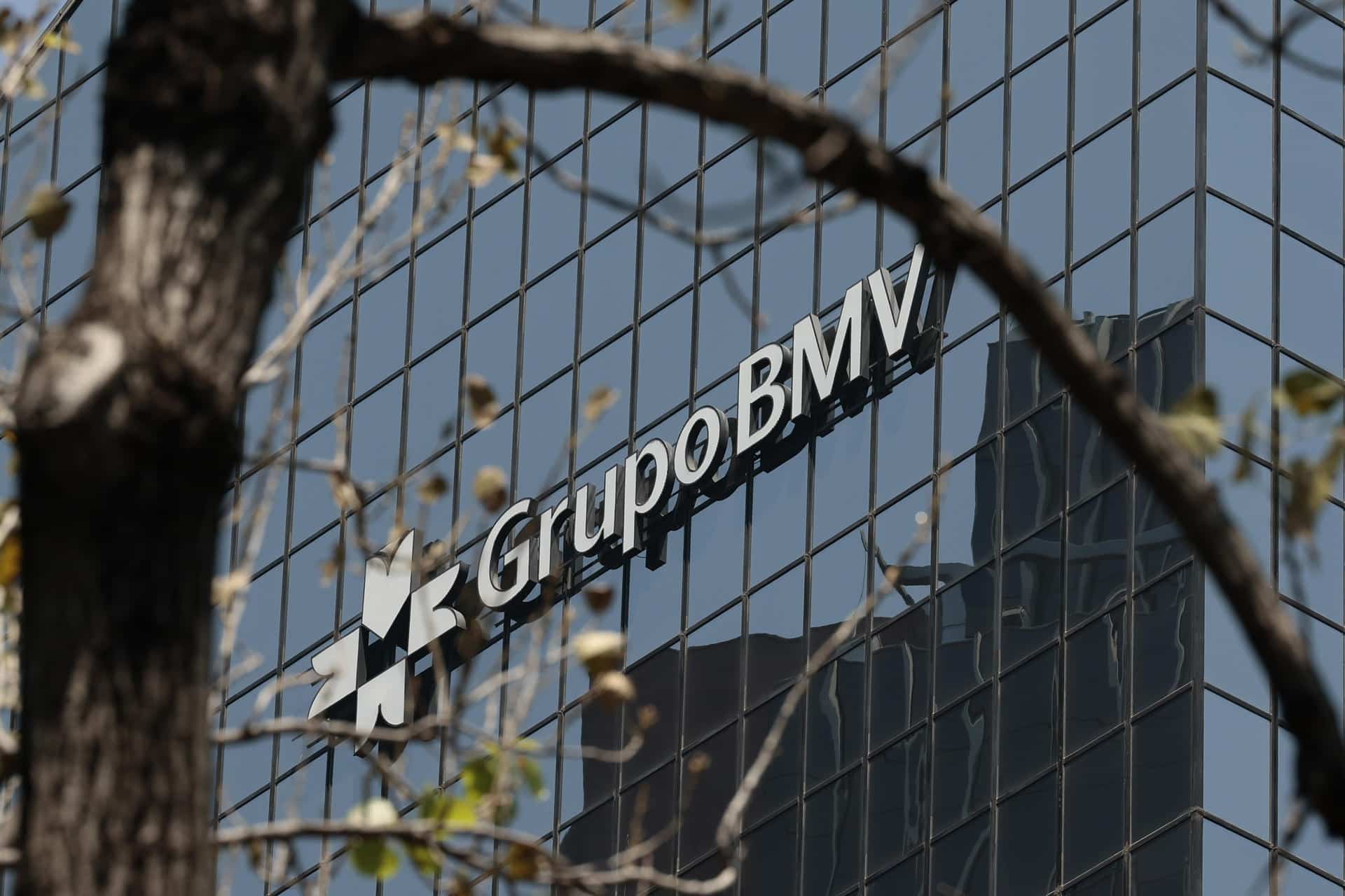 Fotografía de archivo del edificio corporativo de la Bolsa Mexicana de Valores (BMV) en la Ciudad de México (México). EFE/José Méndez