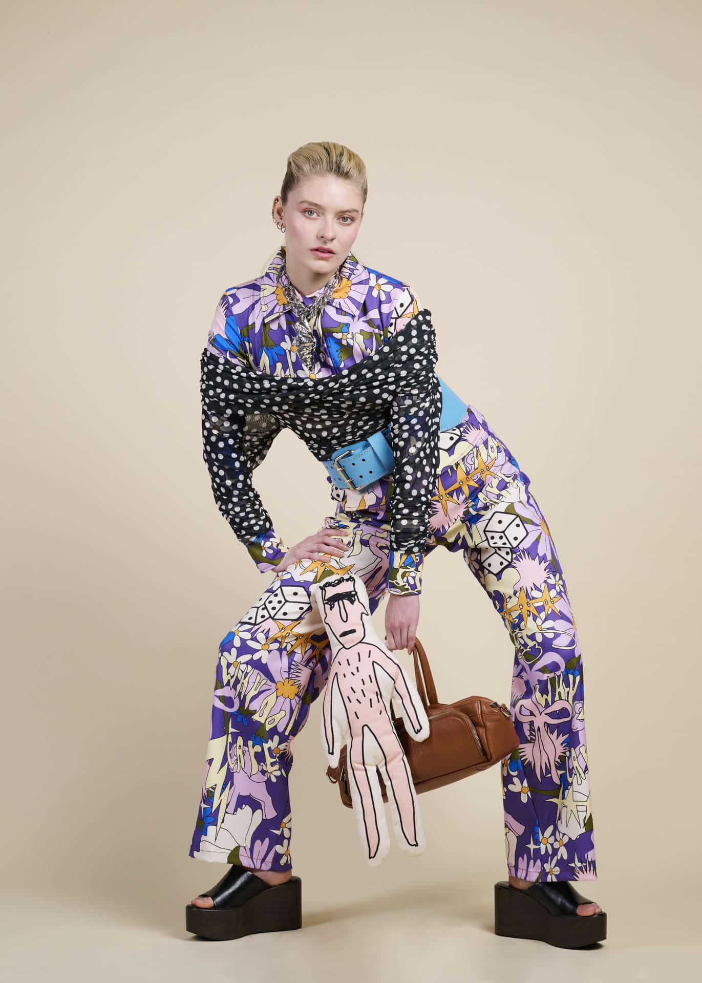 Fotografía del 26 de enero de 2026 cedida por Kapture Studio que muestra a una modelo luciendo una creación de la casa C'Madier, de Lina Corredor Cemedin, firma que forma parte del colectivo colombiano El Puente y que participó este domingo, por segundo año consecutivo, en la pasarela de Fashion Designers of Latin America (FDLA). EFE/ Kapture Studio