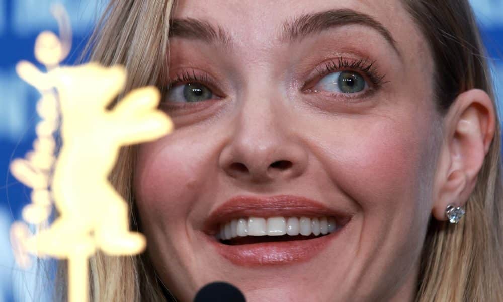 La actriz estadounidense Amanda Seyfried reacciona mientras asiste a una conferencia de prensa para 'El Testamento de Ann Lee' en el 76º Festival Internacional de Cine de Berlín, en Berlín, Alemania, 19 de febrero de 2026. La 76ª Berlinale se celebra del 12 al 22 de febrero de 2026. (Cine, Alemania) EFE/EPA/CLEMENS BILAN