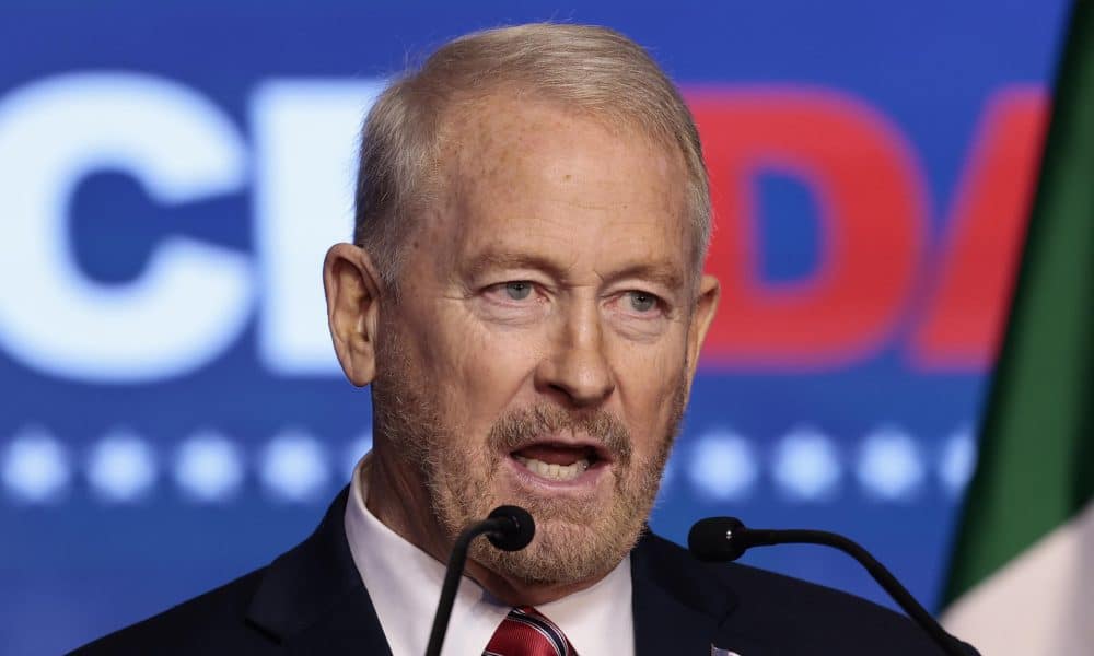 El embajador de Estados Unidos en México, Ronald Johnson, habla durante una conferencia de prensa en la residencia de la embajada en Ciudad de México (México). Imagen de archivo. EFE/ José Méndez