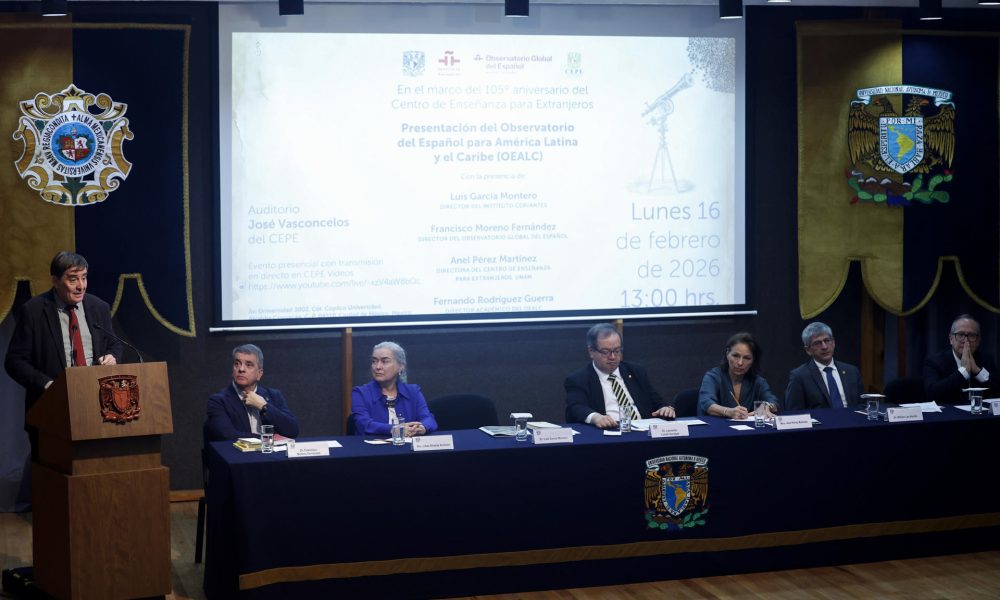El director del Instituto Cervantes, Luis García Montero, habla durante una rueda de prensa este lunes, en Ciudad de México (México). EFE/Sáshenka Gutiérrez