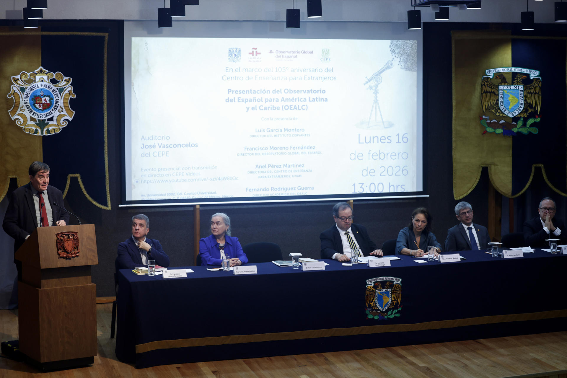 El director del Instituto Cervantes, Luis García Montero, habla durante una rueda de prensa este lunes, en Ciudad de México (México). EFE/Sáshenka Gutiérrez