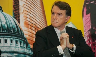 Fotografía de archivo, tomada el 29.10.2009, del exministro laborista británico Peter Mandelson, que dejará su escaño en la Cámara de los Lores (alta) del Parlamento británico tras las recientes revelaciones sobre su vinculación con el pederasta convicto Jeffrey Epstein. EFE/Archivo/Andy Rain