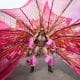 Un bailarín de la banda Pollen Houses de K2K Alliance & Partners participa en el desfile de cierre del carnaval de Trinidad y Tobago este martes, en el Queen's Park Savannah en Puerto España (Trinidad y Tobago). EFE/ Andrea De Silva