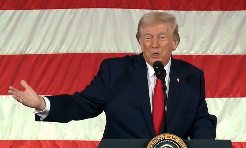 Captura de video de una transmisión de La Casa Blanca del presidente de EE.UU., Donald Trump, este viernes, en Fort Bragg en Carolina del Norte (EE.UU.). TEFE/ La Casa Blanca /SOLO USO EDITORIAL/ SOLO DISPONIBLE PARA ILUSTRAR LA NOTICIA QUE ACOMPAÑA (CRÉDITO OBLIGATORIO)