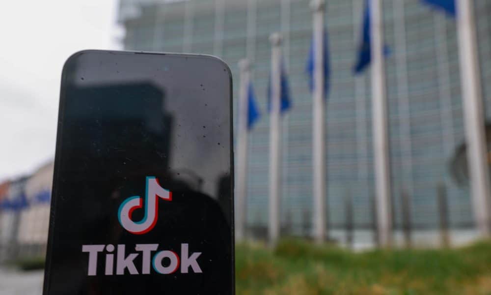 Fotografía de archivo, tomada el 06/02/2026, que muestra el logo de TikTok en un teléfono móvil en Bruselas, Bélgica. EFE/EPA/OLIVIER HOSLET