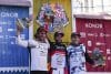 Sebastián Holguín de Colombia (c) Adrien Loron de Francia (i) y Felipe Agurto de Chile (d) celebran en el podio durante el Red Bull Valparaíso Cerro Abajo 2026 en Valparaíso (Chile). EFE/Adriana Thomasa
