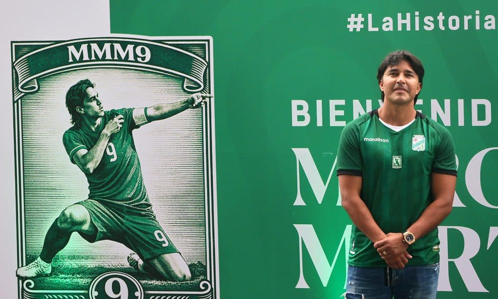 El goleador histórico de la selección boliviana Marcelo Martins Moreno posa durante una rueda de prensa en Santa Cruz (Bolivia). EFE/Juan Carlos Torrejón