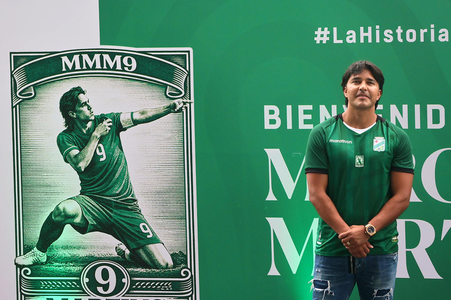 El goleador histórico de la selección boliviana Marcelo Martins Moreno posa durante una rueda de prensa en Santa Cruz (Bolivia). EFE/Juan Carlos Torrejón