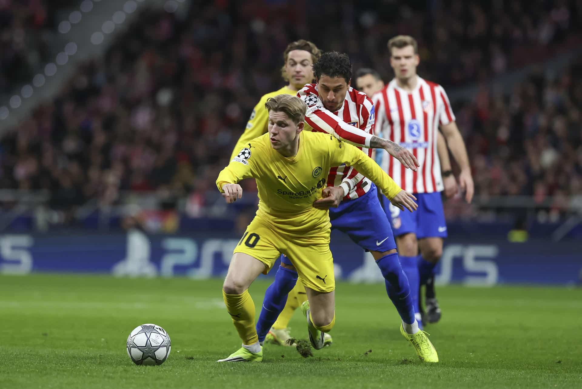 Hauge, en una foto de archivo en el partido contra el Atlético de Madrid. EFE / Kiko Huesca.