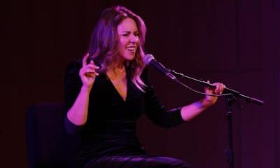 La cantaora Rocío Márquez se presenta durante el 25.º Festival de Flamenco este miércoles, en Nueva York (Estados Unidos). A través de "quejíos" y el resonar de una guitarra española, la cantaora Rocío Márquez y el guitarrista Pedro Rojas-Ogáyar presentaron en Nueva York 'Himno Vertical', un réquiem contemporáneo sobre el duelo. EFE/ Sarah Yáñez-richards