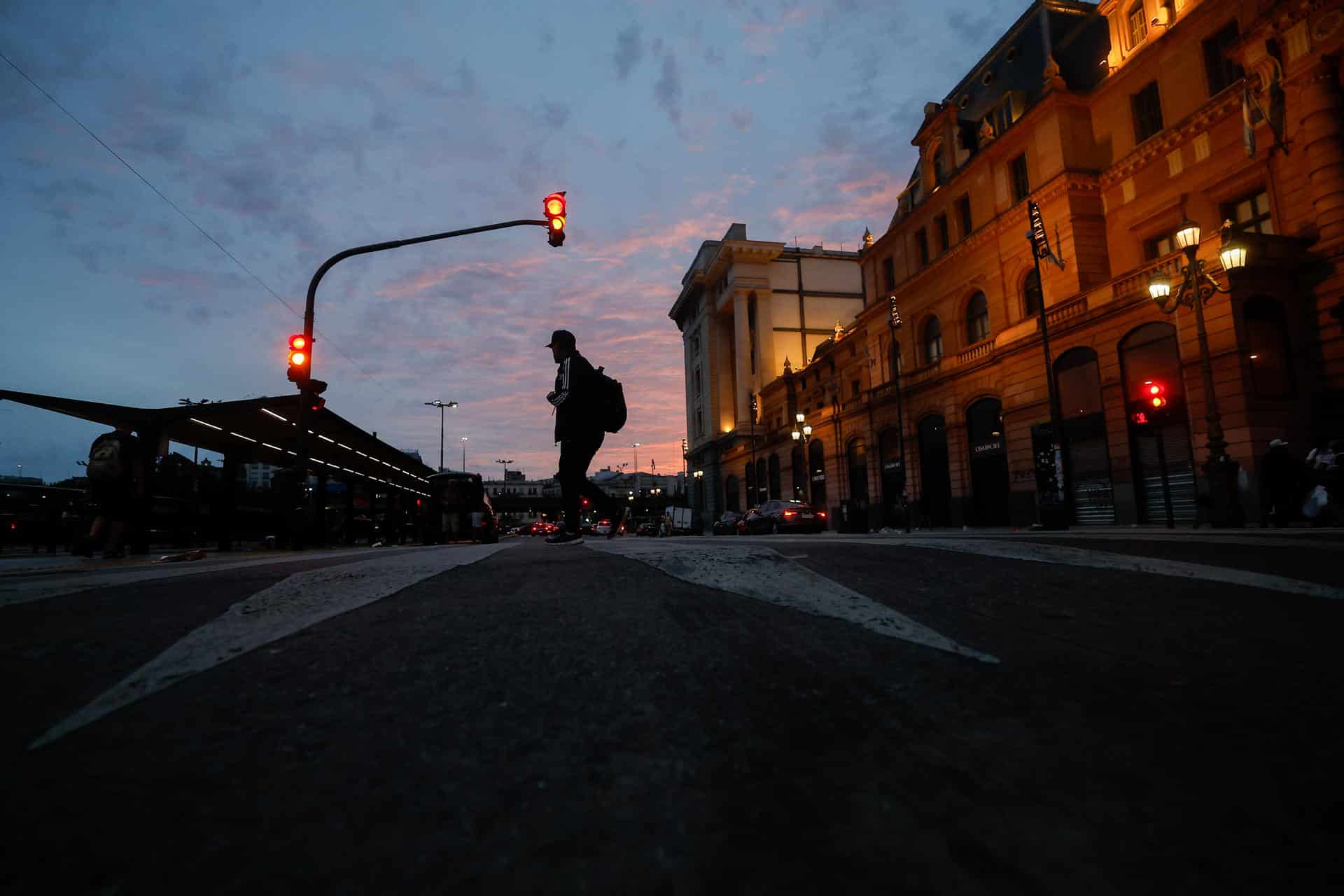 Vista de la zona de la estación ferroviaria de Plaza Constitución en la Ciudad de Buenos Aires, este jueves, durante una huelga general en protesta contra el proyecto de reforma laboral, impulsado por el Gobierno del ultraderechista Javier Milei y que debatirá el pleno de la Cámara de Diputados. EFE/Juan Ignacio Roncoroni