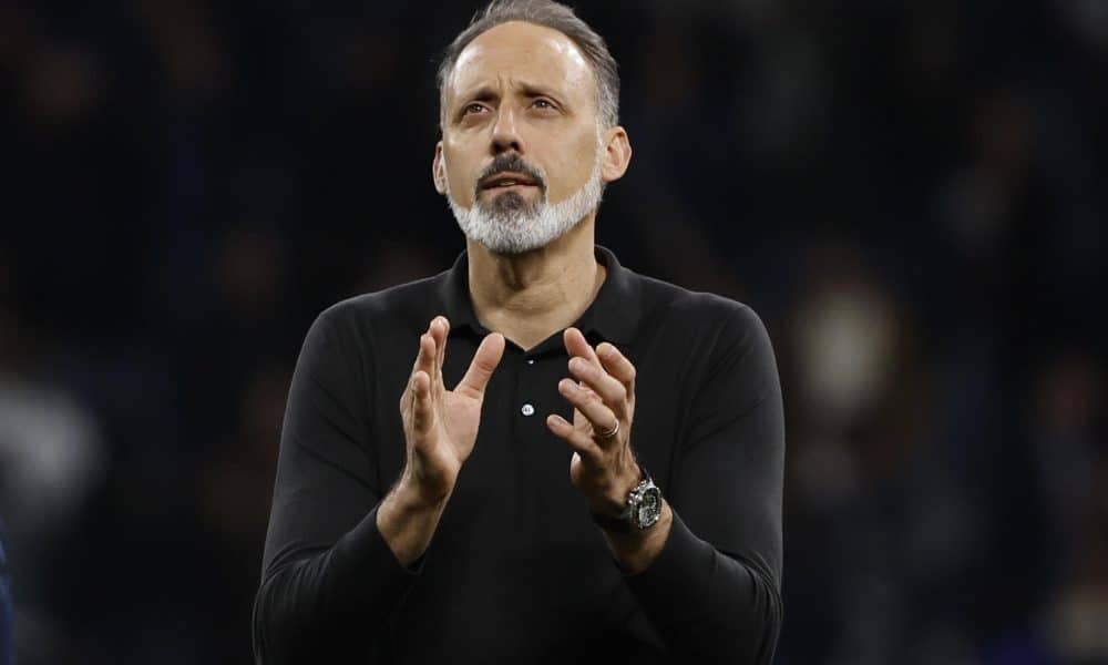 El entrenador de la Real Sociedad Pellegrino Matarazzo al finalizar el partido de la jornada 24 de LaLiga entre el Real Madrid y la Real Sociedad, este sábado en el estadio Santiago Bernabéu. EFE/Sergio Pérez