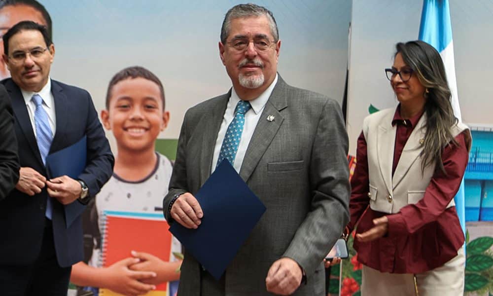 El presidente de Guatemala, Bernardo Arevalo de León, asiste a una rueda de prensa este miércoles, en el Palacio Nacional de la Cultura en Ciudad de Guatemala (Guatemala). EFE/ Mariano Macz