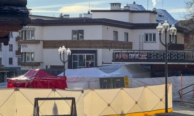 FOTO ARCHIVO. Vista de la calle de la estación suiza de esquí de Crans Montana, en el cantón de Valais, donde se registró en la noche de ayer, Nochevieja de 2025, una explosión y el incendio posterior en un bar que ha provocado varios muertos y heridos, según informes policiales citados por la prensa del país. EFE/Isabel Saco