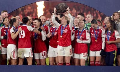El Arsenal celebra el primer título de la Copa Campeones femenina en Londres, Reino Unido. EFE/EPA/DAVID CLIFF