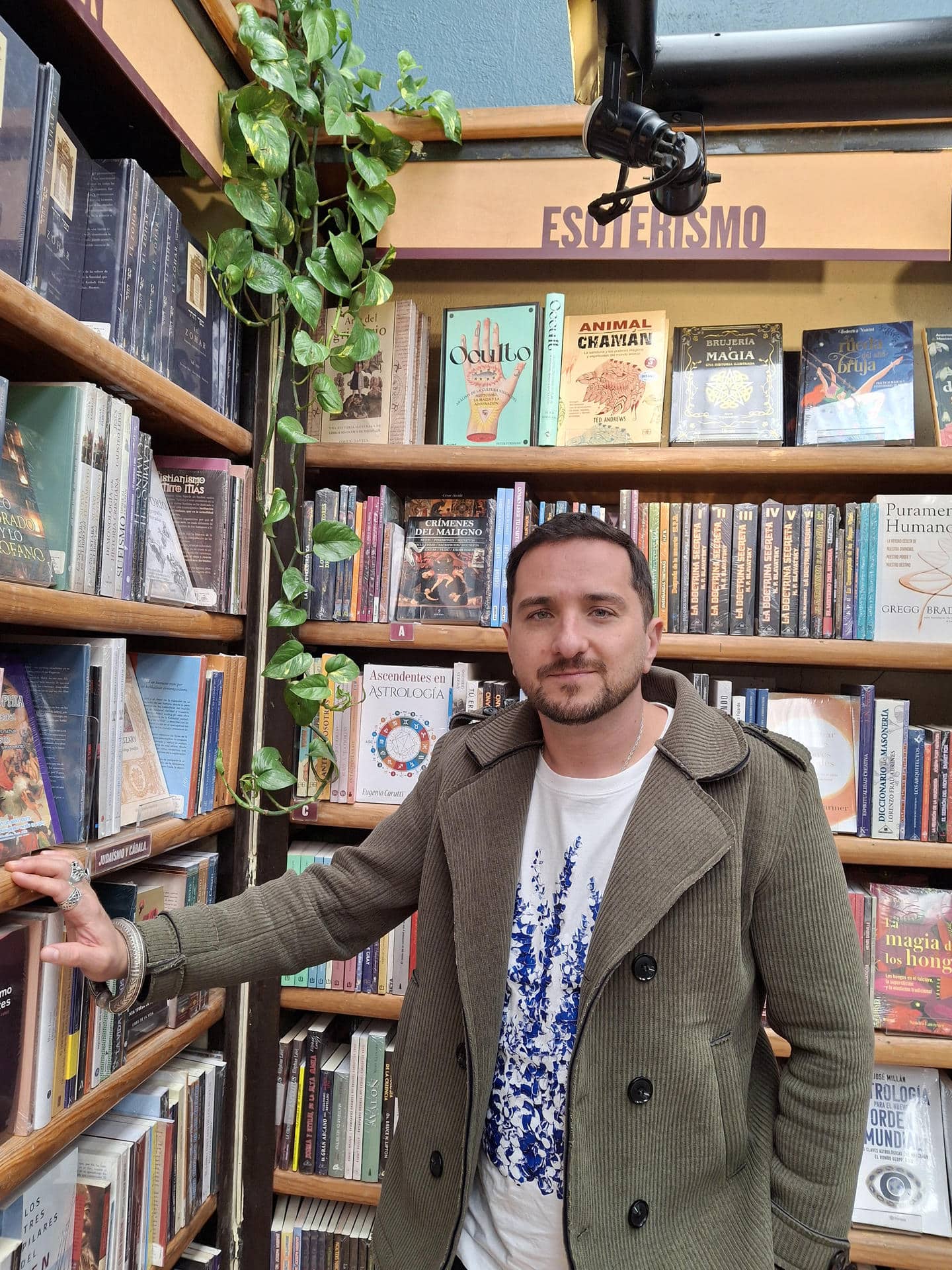 El escultor colombiano Joaquín Restrepo, posa este viernes (ayer), al termino de una entrevista con EFE, en la Ciudad de México (México). EFE/Gustavo Borges