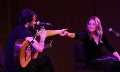 La cantaora Rocío Márquez y el guitarrista Pedro Rojas-Ogáyar se presentan durante el 25.º Festival de Flamenco este miércoles, en Nueva York (Estados Unidos). A través de "quejíos" y el resonar de una guitarra española, la cantaora Rocío Márquez y el guitarrista Pedro Rojas-Ogáyar presentaron en Nueva York 'Himno Vertical', un réquiem contemporáneo sobre el duelo. EFE/ Sarah Yáñez-richards