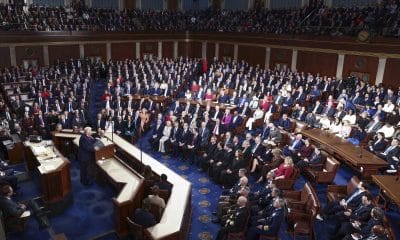 El presidente de Estados Unidos, Donald Trump, junto al vicepresidente JD Vance y el presidente de la Cámara de Representantes, Mike Johnson, durante el discurso sobre el Estado de la Unión ante una sesión conjunta del Congreso en la cámara de la Cámara de Representantes del Capitolio de los Estados Unidos en Washington. EFE/EPA/JIM LO SCALZO