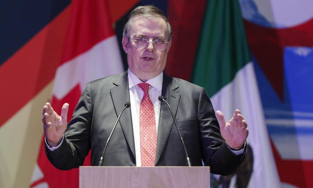 El secretario de Economía de México, Marcelo Ebrard, habla durante una rueda de prensa en Ciudad de México (México). Imagen de archivo. EFE/Isaac Esquivel