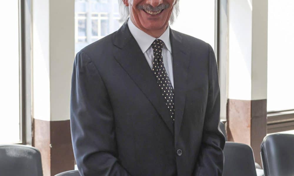 El periodista José Rubén Zamora Marroquín reacciona a su llegada a una audiencia este jueves, en el Juzgado Segundo Penal en Ciudad de Guatemala (Guatemala). EFE/ STR